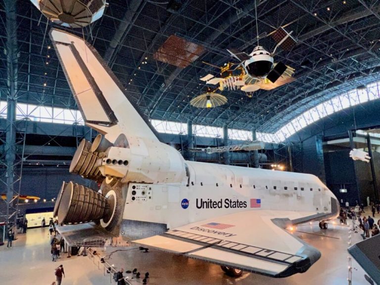 Space-Shuttle-Discovery-at-Udvar-Hazy-1024x768